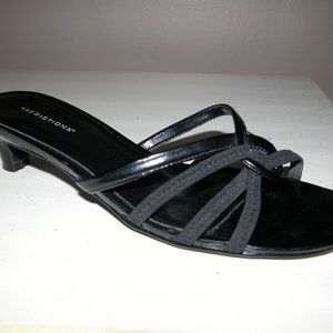 Black sandals with kitten heel